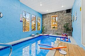 Luxe Mountain Pool Escape by Ghosal Luxury Lodging