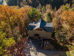 Luxe Mountain Pool Escape by Ghosal Luxury Lodging