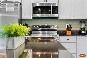 Luxe Mountain Pool Escape by Ghosal Luxury Lodging