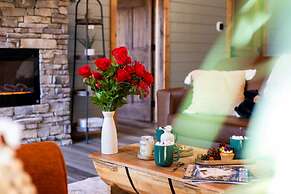 Luxe Mountain Pool Escape by Ghosal Luxury Lodging