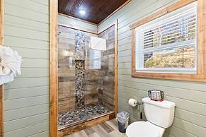 Luxe Mountain Pool Escape by Ghosal Luxury Lodging