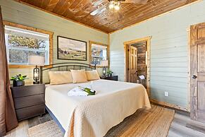 Luxe Mountain Pool Escape by Ghosal Luxury Lodging