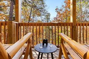 Luxe Mountain Pool Escape by Ghosal Luxury Lodging