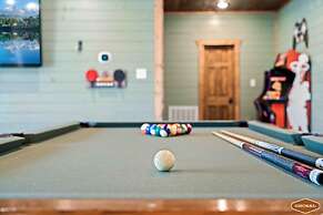 Luxe Mountain Pool Escape by Ghosal Luxury Lodging