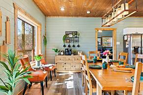 Luxe Mountain Pool Escape by Ghosal Luxury Lodging