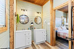 Luxe Mountain Pool Escape by Ghosal Luxury Lodging