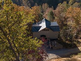 Luxe Mountain Pool Escape by Ghosal Luxury Lodging