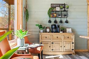 Luxe Mountain Pool Escape by Ghosal Luxury Lodging