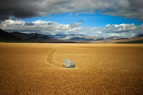 Stovepipe Wells Village Hotel