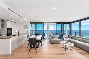 Luxury 3 Bedroom Ocean View Apartment