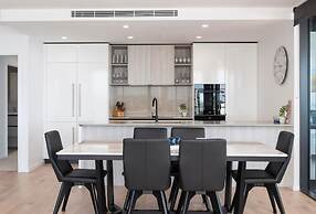 Luxury 3 Bedroom Ocean View Apartment