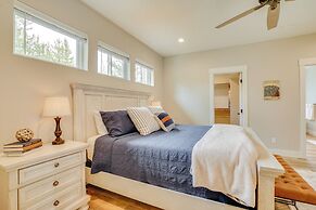 Spacious Donnelly Family Home w/ Private Hot Tub!