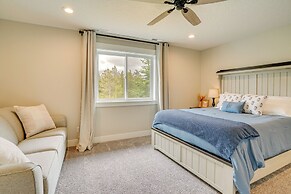 Spacious Donnelly Family Home w/ Private Hot Tub!