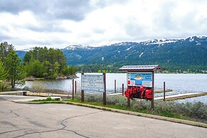 Spacious Donnelly Family Home w/ Private Hot Tub!