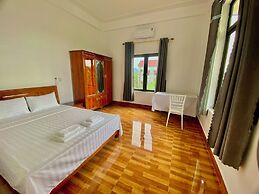 Happy field homesaty