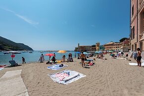 Sea View Apartment In Sestri Levante