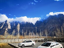 Passu  Ambassador Hotel