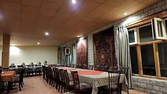Passu  Ambassador Hotel