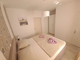 Impeccable 2-bed Apartment in Rab