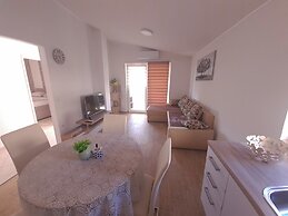 Impeccable 2-bed Apartment in Rab