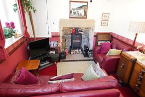 Traditional 2 Bedroom Cottage in Eyam, Hope Valley