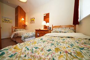 Traditional 2 Bedroom Cottage in Eyam, Hope Valley