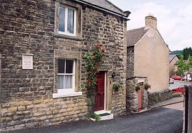 Traditional 2 Bedroom Cottage in Eyam, Hope Valley