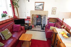 Traditional 2 Bedroom Cottage in Eyam, Hope Valley