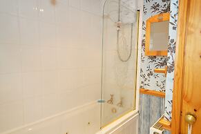 Traditional 2 Bedroom Cottage in Eyam, Hope Valley