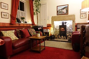 Traditional 2 Bedroom Cottage in Eyam, Hope Valley