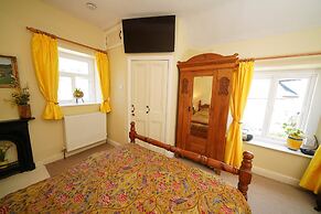 Traditional 2 Bedroom Cottage in Eyam, Hope Valley