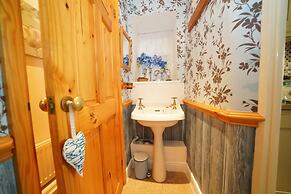 Traditional 2 Bedroom Cottage in Eyam, Hope Valley