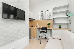 Stylish Studio Seredyńskiego by Renters
