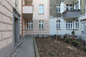 Stylish Studio Seredyńskiego by Renters