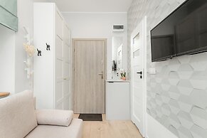 Stylish Studio Seredyńskiego by Renters