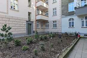 Stylish Studio Seredyńskiego by Renters