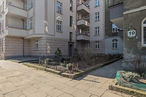 Stylish Studio Seredyńskiego by Renters