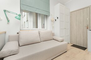 Stylish Studio Seredyńskiego by Renters