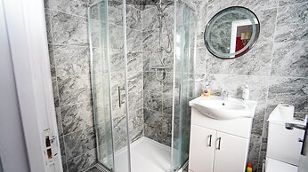 59B Comfortable Home Sleeps 8