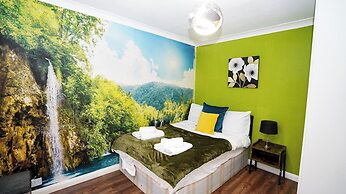 Spacious 3BR House Sleeps 6