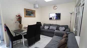 Spacious 3BR House Sleeps 6