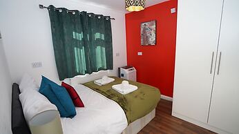 Spacious 3BR House Sleeps 6