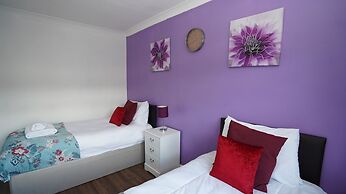 Spacious 3BR House Sleeps 6