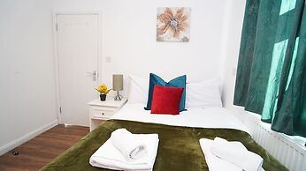 Spacious 3BR House Sleeps 6