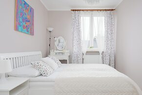 Warsaw Apartment With Parking by Renters
