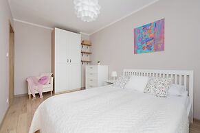 Warsaw Apartment With Parking by Renters
