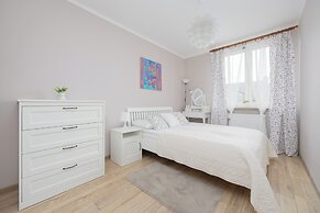 Warsaw Apartment With Parking by Renters