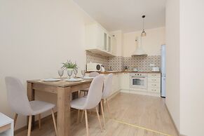 Warsaw Apartment With Parking by Renters