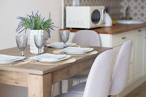 Warsaw Apartment With Parking by Renters