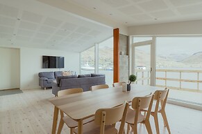Seaside Nest | Charming Waterfront Retreat